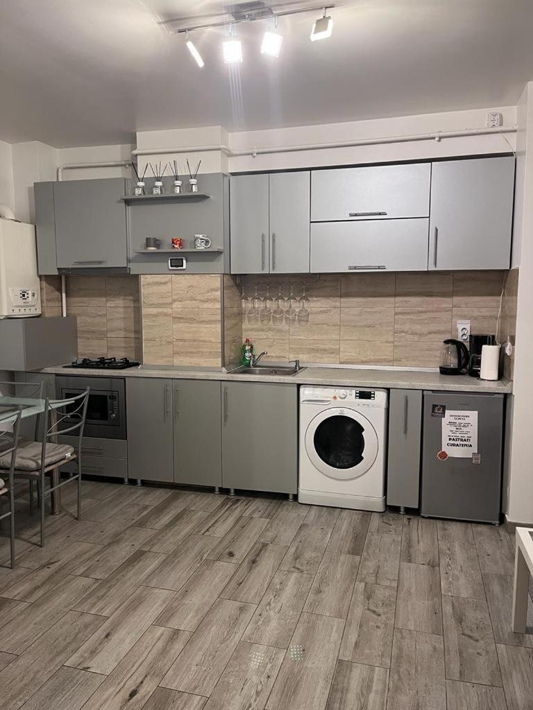 Modern & Elegant Apartament Craiova Exterior photo
